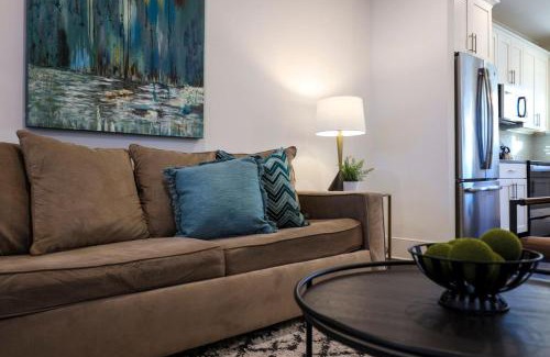 Charlotte Park House | Ten Minutes to Broadway Alluring Gated Townhome