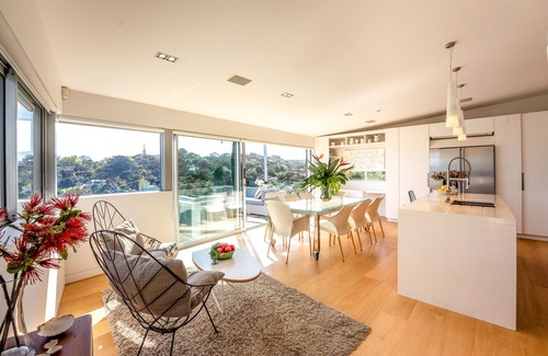 Oneroa House | TEN TAWA | Oneroa | Be My Guest Waiheke