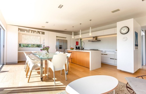 Oneroa House | TEN TAWA | Oneroa | Be My Guest Waiheke