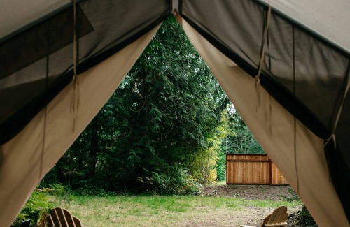 Carnation RV Rental | Tentrr Signature Site - Cascade Rose Alpaca Farm Stay