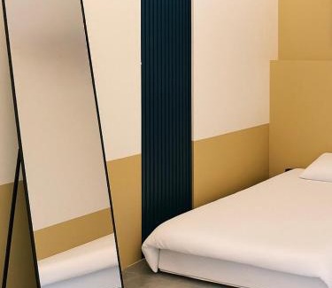 Seomyeon Villa | Terrace Rooftop Luggage Storage Spacious Two Rooms Beam Projector 4 Beds Jeonpo Seomyeon Busan Station