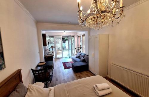 Tuchomerice Apartment | Terrace Suite - KindStay Suites Prague Airport