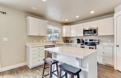 Springville House | Terrific 5-bedroom house in Springville with Mountain Views!
