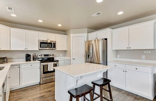 Springville House | Terrific 5-bedroom house in Springville with Mountain Views!
