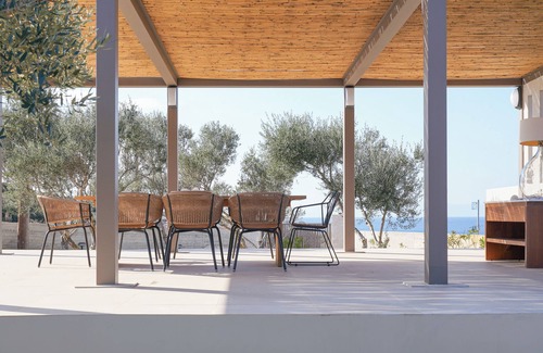 Tersanas House | Tersanas Mare Yellow - Home w. Pool & Large Outdoors