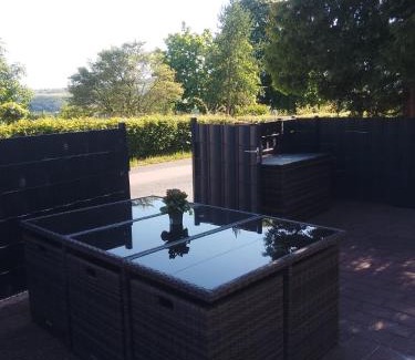 Patersberg Apartment | Teufelsstein, Wandern, Ausblick, Freilichtbühne, Loreley, 3 Burgenblick, Rhein, 30m2 Terrasse, Grillen, Entspannen, Natur, Rodelbahn, WLAN, Parkplatz,