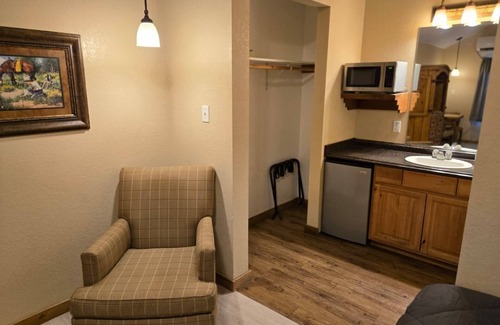 Floresville Cabin | Texas Star Lodges