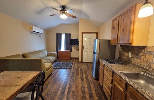 Floresville Cabin | Texas Star Lodges