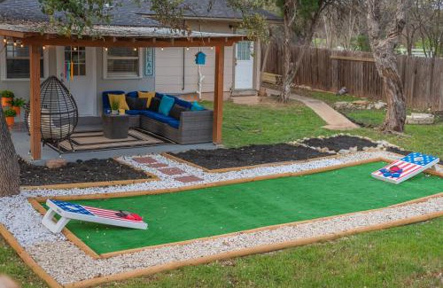 Wetmore House | Texas Vacation Home, Game Room & Pool By Sixflags