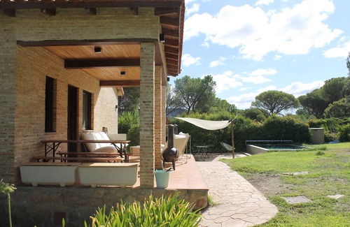 San Martin de Valdeiglesias Ski Chalet | The Brick House. Ideal for families with garden and swimming pool.