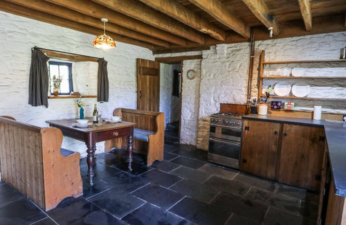 Llanybydder Cottage | THATCHED COTTAGE, pet friendly, with hot tub in Llanybydder