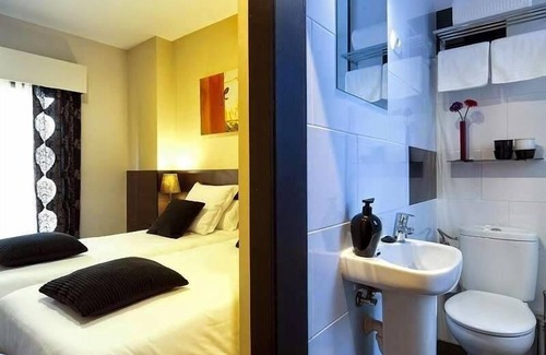 Embajadores Hotel | THC Tirso Molina Hostel