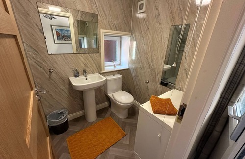 Cottingham House | Theé Óldé Cow Shéd nCottingham nFree parking & WI-FInCentral location