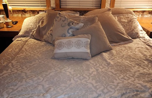 Niles Bed & Breakfast | The 3R Bed N Breakfast PER ROOM price