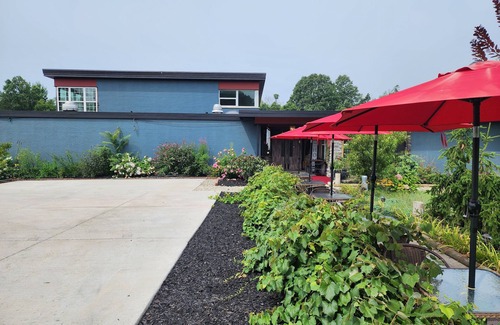 Niles House | The 3R NORTHEAST SUITES