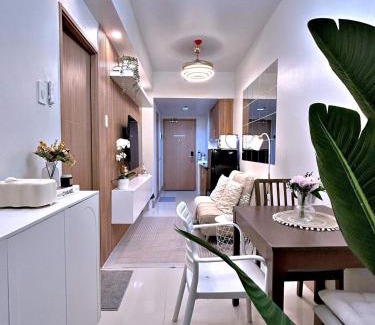 Pasay Apartment | The 3rd Staycation Near MOA, Airport, with FREE WIFI, Netflix