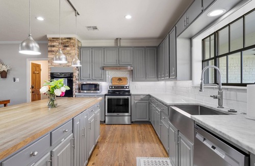 Crawford House | The 5 bedroom Gathering House with pool just 15 minutes outside of Waco, TX.