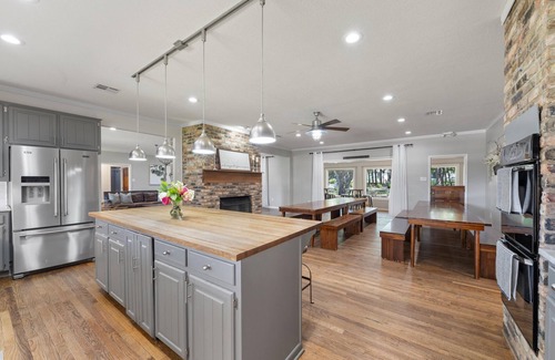 Crawford House | The 5 bedroom Gathering House with pool just 15 minutes outside of Waco, TX.