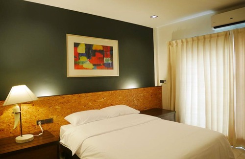 Bang Phlat Hotel | The 92 residence