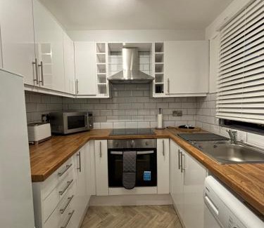 Yeadon Apartment | The Airport Flat - Newly Renovated & FREE Parking
