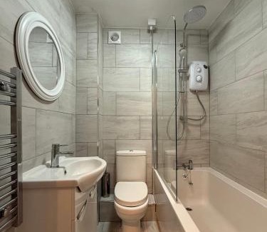 Yeadon Apartment | The Airport Flat - Newly Renovated & FREE Parking