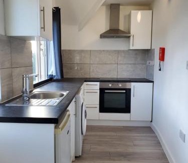 Hillingdon Apartment | The Airport Getaway