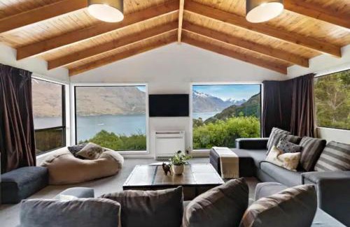 Sunshine Bay House | The Alpine - Queenstown Holiday Home