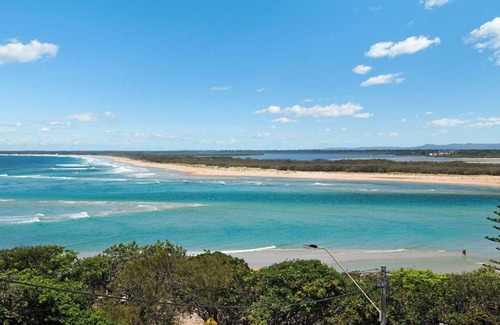 Caloundra House | The Apartments Unit 8 Kings Beach QLD