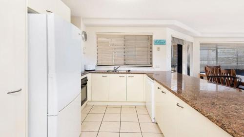 Caloundra House | The Apartments Unit 8 Kings Beach QLD
