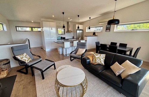 Mount Beauty House | The Aprés 24 | Uninterrupted Mountain Views