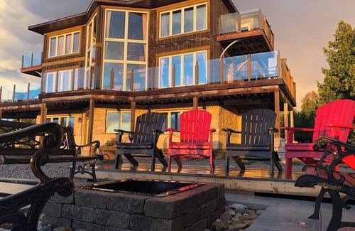 Northern Bruce Peninsula Villa | *The Aqorpions Villa* Stunning Waterfront with Hot Tub,Tobermory