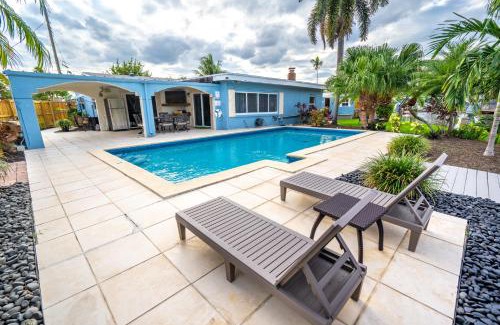 North Central Hollywood Villa | The Aqua Villa