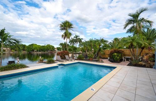 North Central Hollywood Villa | The Aqua Villa