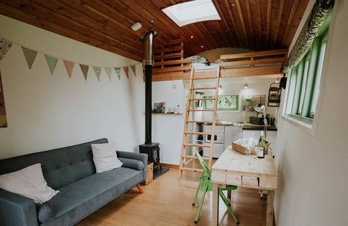Camborne Cabin | 'The Arc' Self-contained eco hut, Nr St Ives, Cornwall