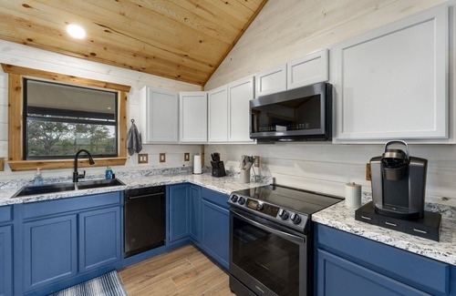 Grapetown House | The Armadillo Cabin | Great Back Porch