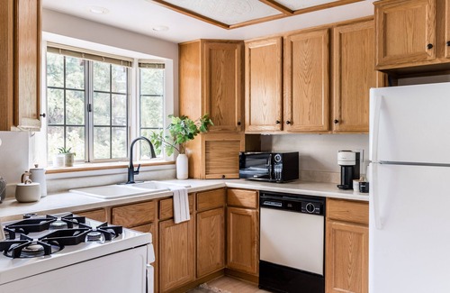 Cedar Glen Cabin | The Arrowhead Cottage