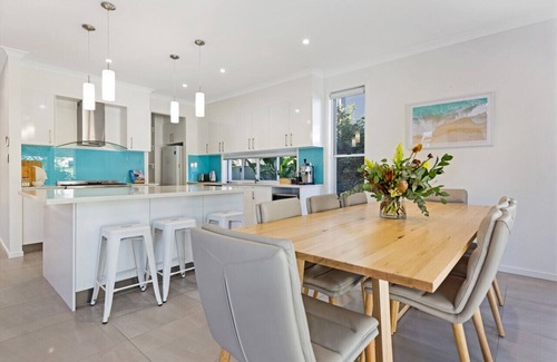 Yaroomba House | The Art House @ Beachside