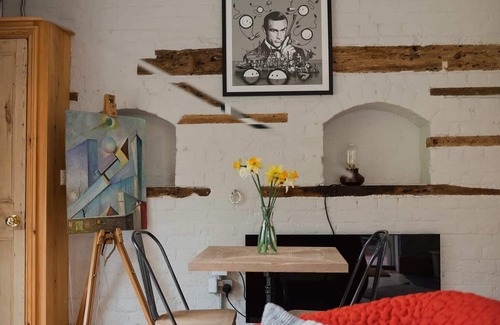 Wymondham Apartment | The Art Studio Unique Accommodation near Wymondham