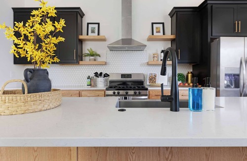 Maxwell House | The Aster - Rooftop Patio, 2 miles to Broadway!