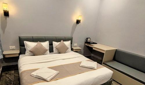 Mallital Hotel | The Aura by Backpackers Stop