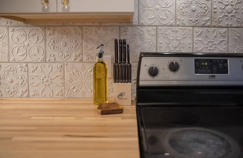 Grandview Heights House | The Avalon (D)- King Bed- Hot Tub- Near OSU
