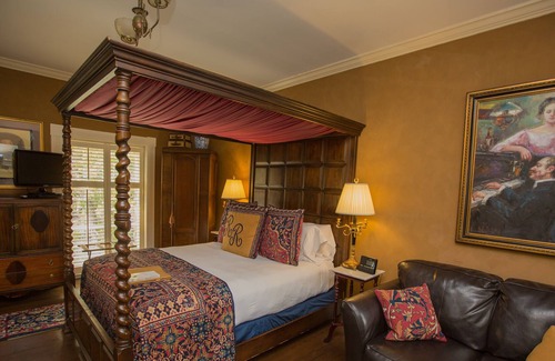 Historic District - North Hotel | The Ballastone