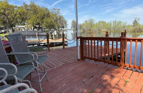 Hernando Cottage | The Bamboo house on the lake