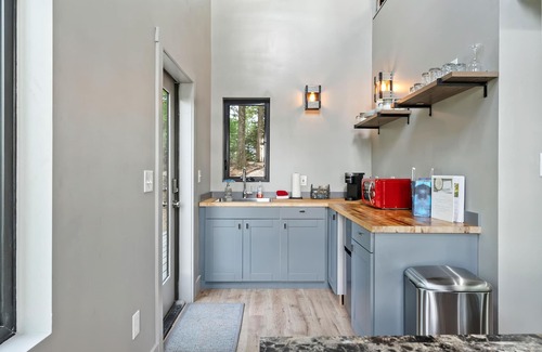 Rocky Mount Cottage | The Bane - Treehouse for two - tiny house with big views