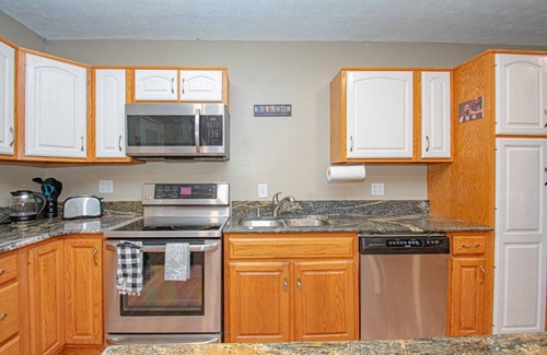 Miamisburg Apartment | The Barbershop-Luxury 2 bd/2bth in DWTN Miamisburg