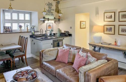 Barlow House | The Barn At Woodland View