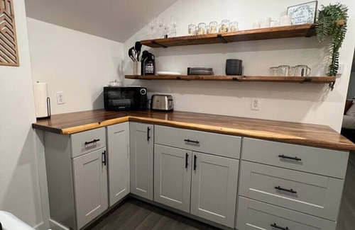 Snoqualmie House | The Barn ~Cozy escape & walking distance to town!