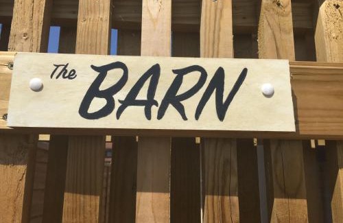 South Hayling Apartment | The Barn Seaside Studio - Sleeps 2 & Hot Tub