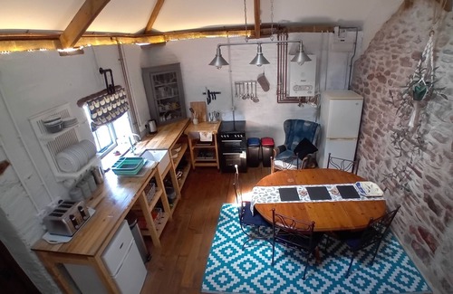 Pembroke House | The Barn, Square Island nr Pembroke. Peaceful and pet friendly.