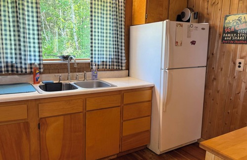 Brooklin Cabin | The Barnacle on Flye Point